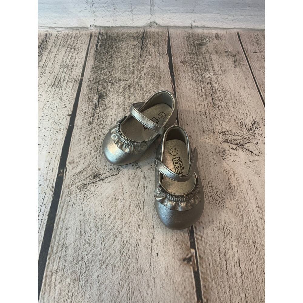 TEENY TOES Girl’s Mary Jane Pewter Shoes / Size: 1W Baby